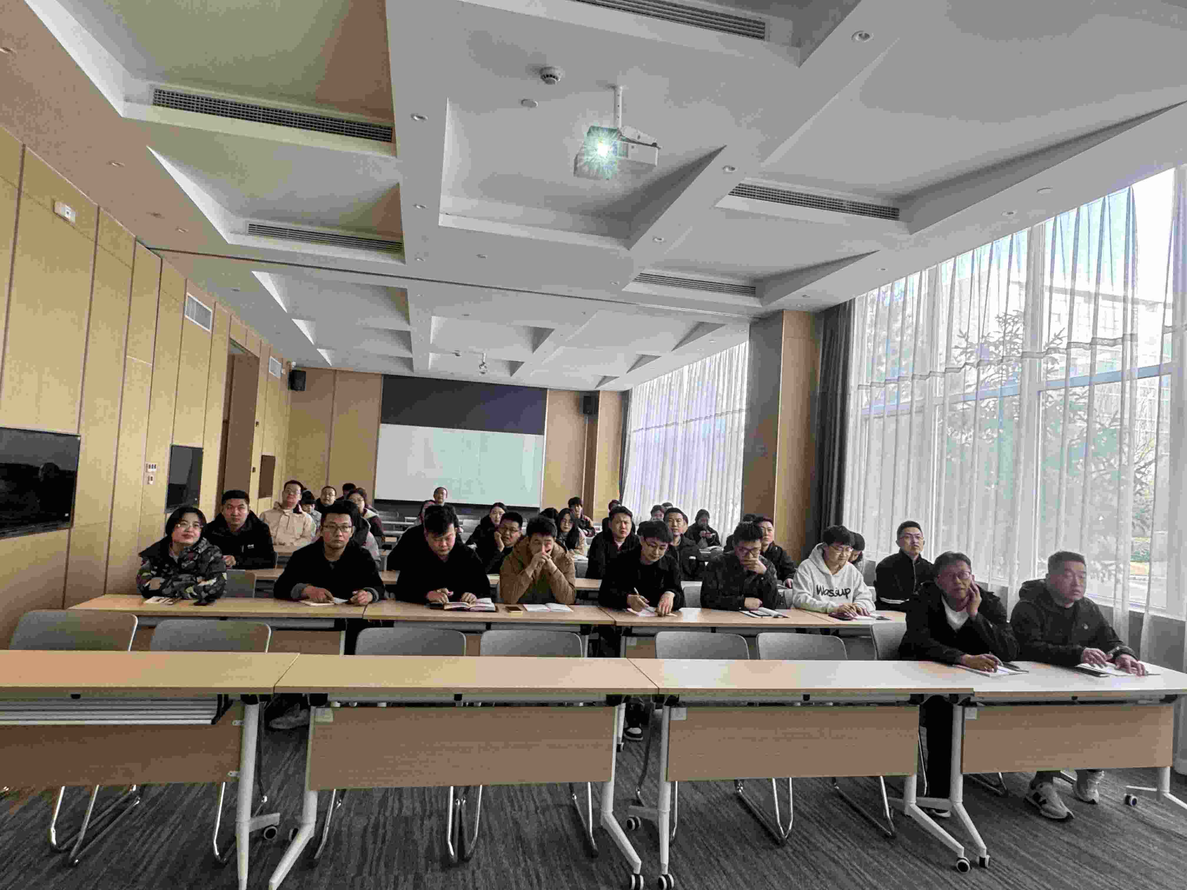 qm球盟会网站小课堂丨DeepSeek多领域应用与趋势发展