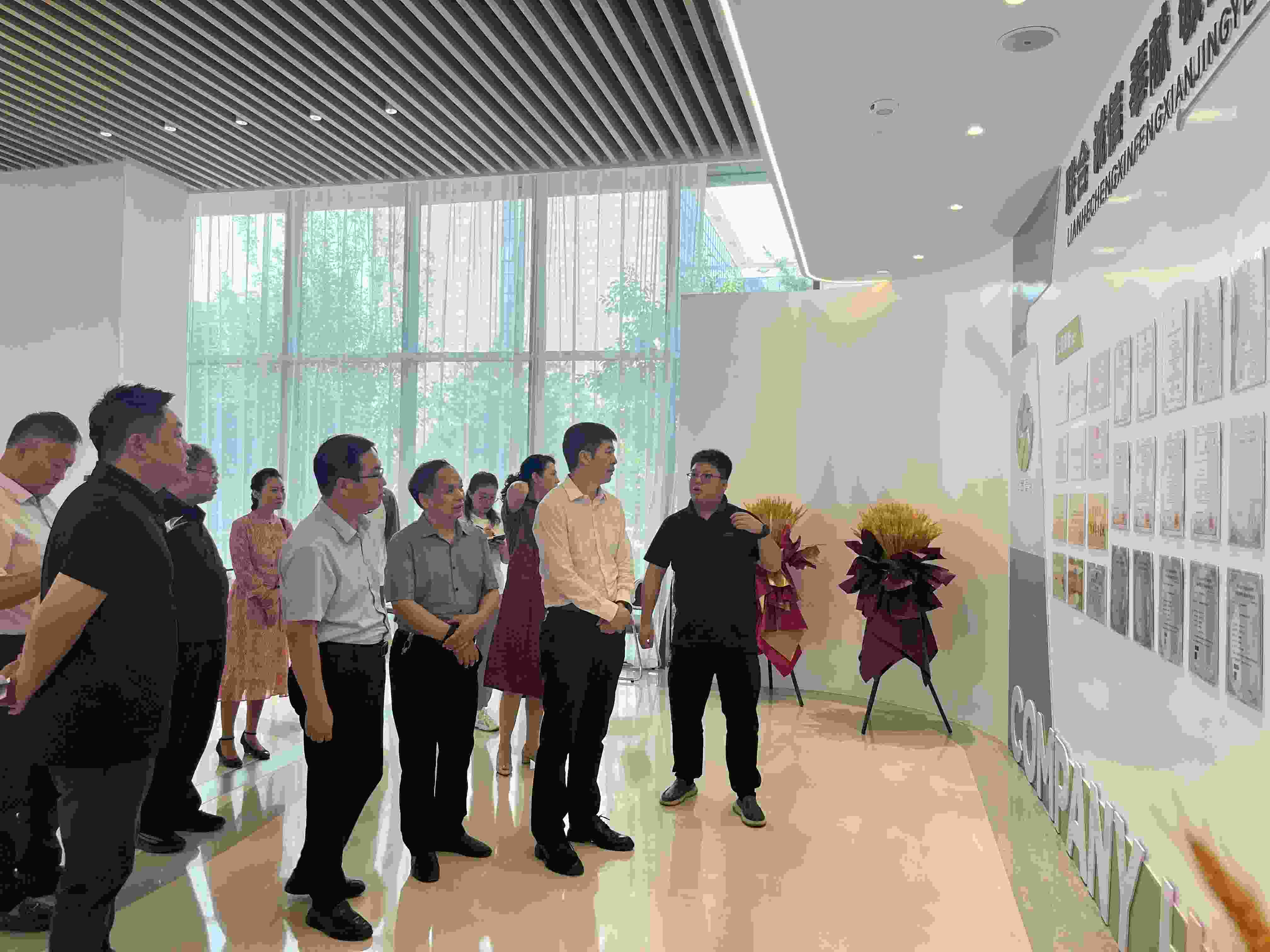 长治市政协副主席王卫军一行莅临我公司参观调研