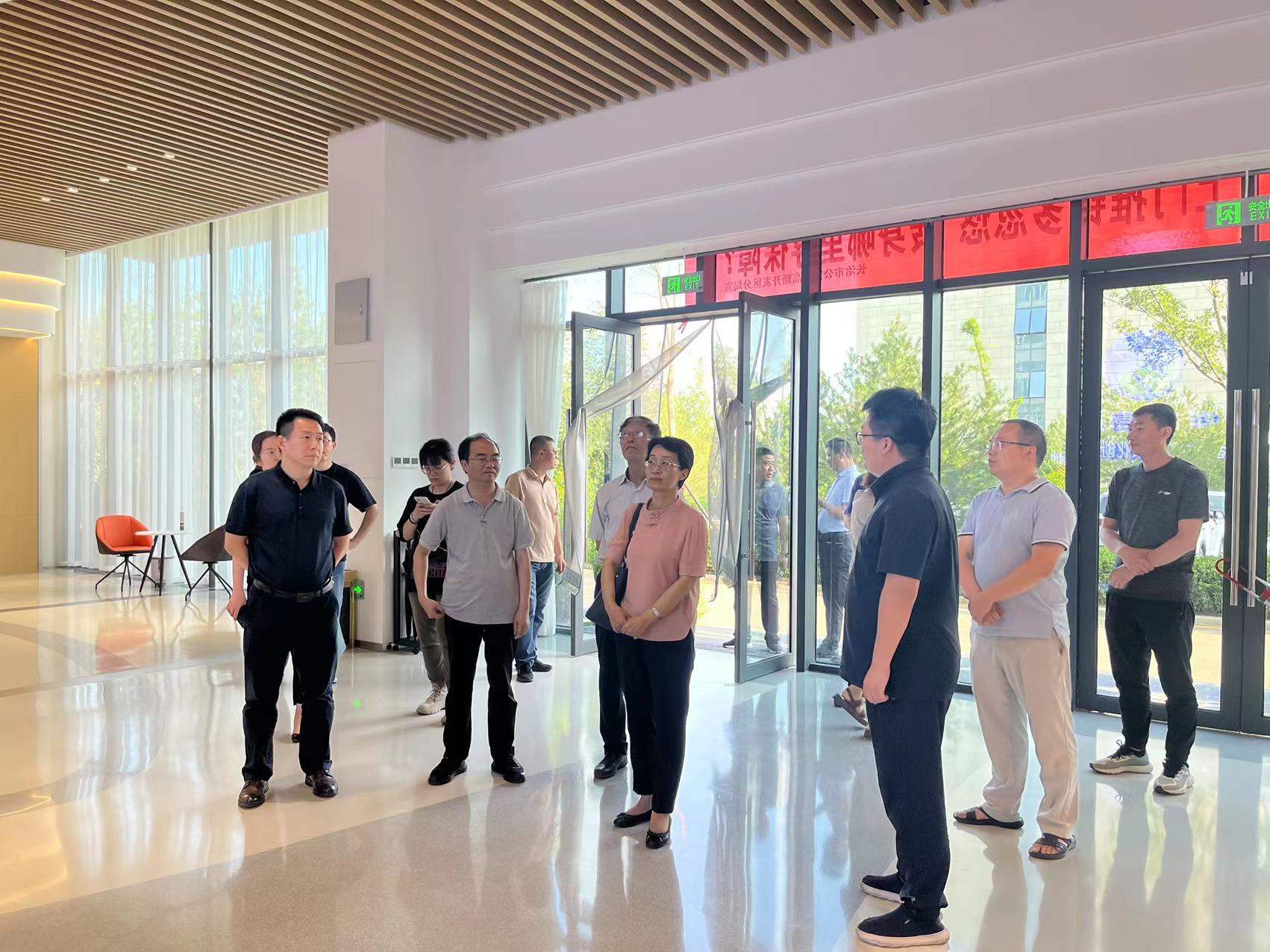 省发改委服务业处长田建春一行莅临qm球盟会网站清治参观调研