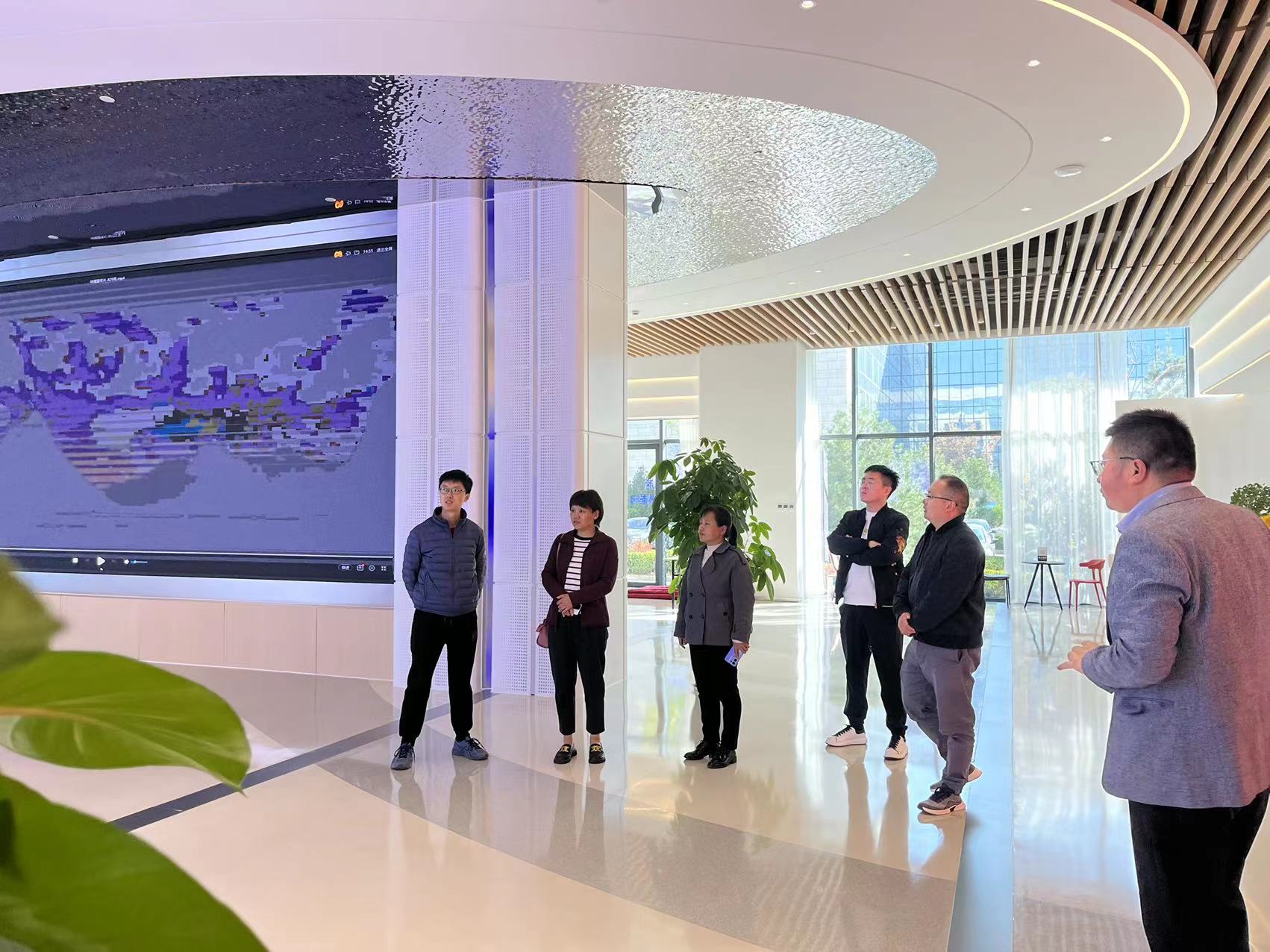 长治学院生命科学系主任任嘉红带队，深入我司参观指导